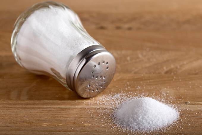 соль на столе фото