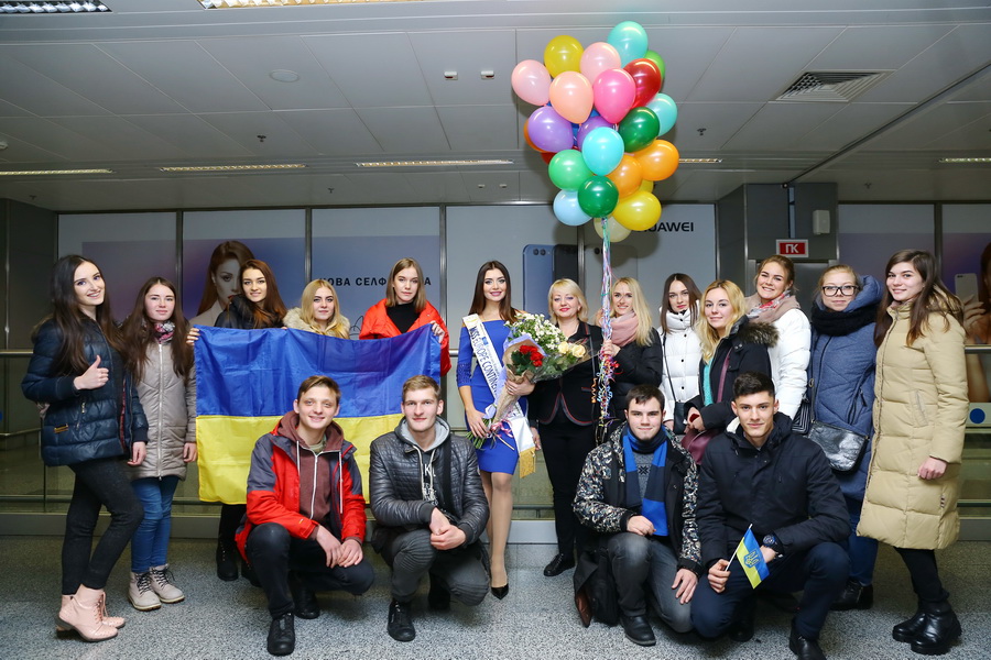 поклонники встречают наталью варченко в аэропорту борисполь фото