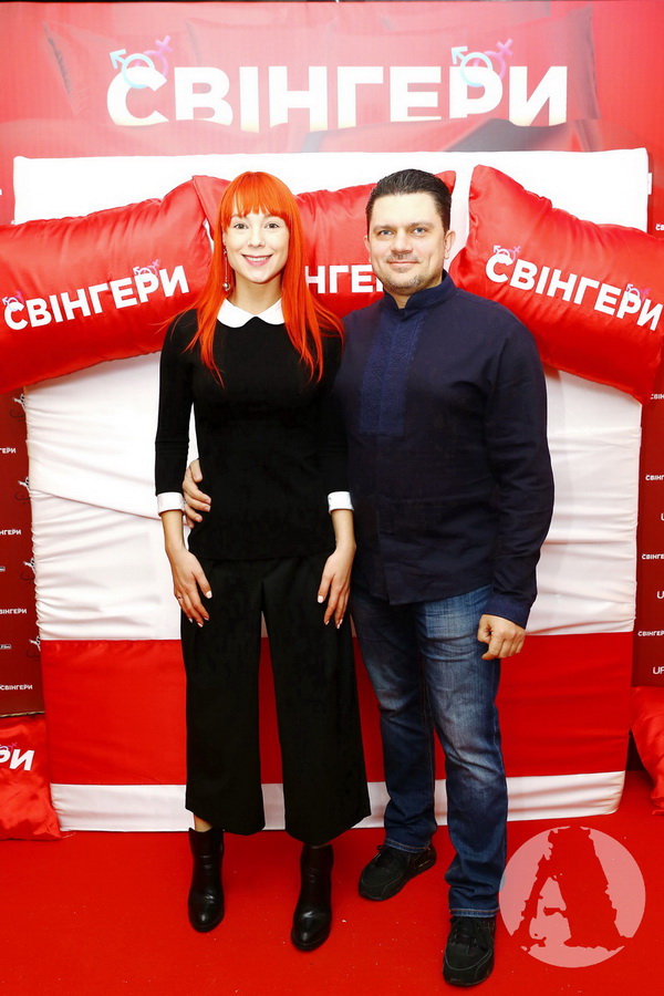 светлана тарабарова с мужем на премьере комедийного фильма "свингеры"