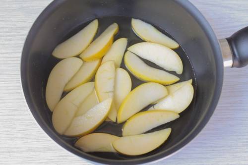 яблоки для слоек на сковороде фото